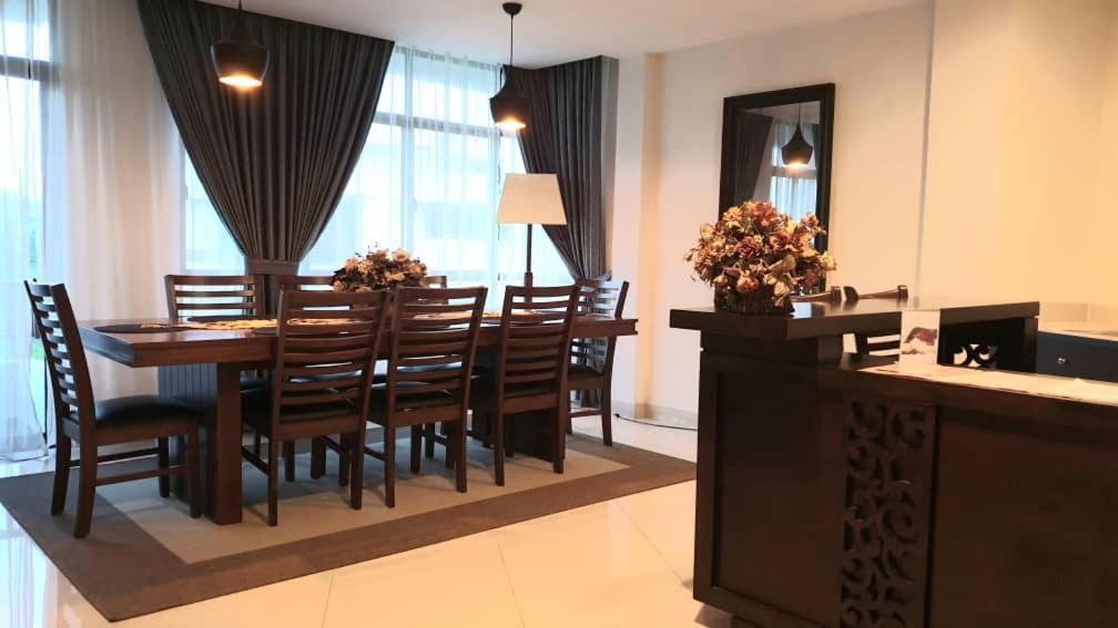 Samsuria Beach Resort & Residence เชอราติง ภายนอก รูปภาพ