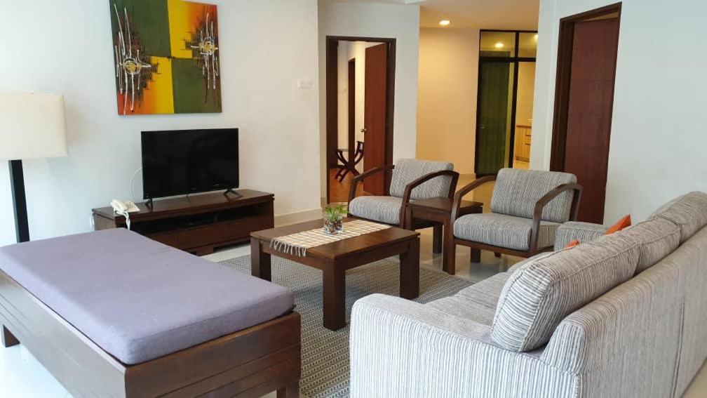 Samsuria Beach Resort & Residence เชอราติง ภายนอก รูปภาพ