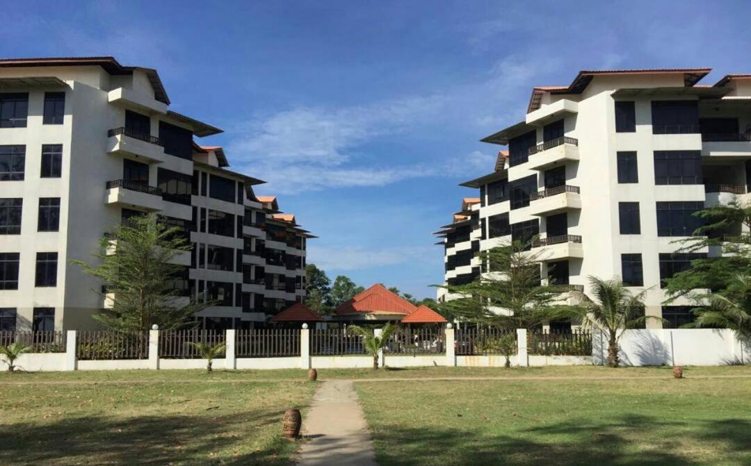 Samsuria Beach Resort & Residence เชอราติง ภายนอก รูปภาพ